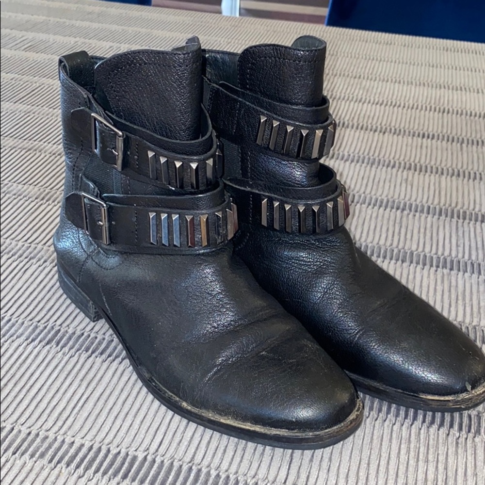 Pour la Victoire Caron black leather booties